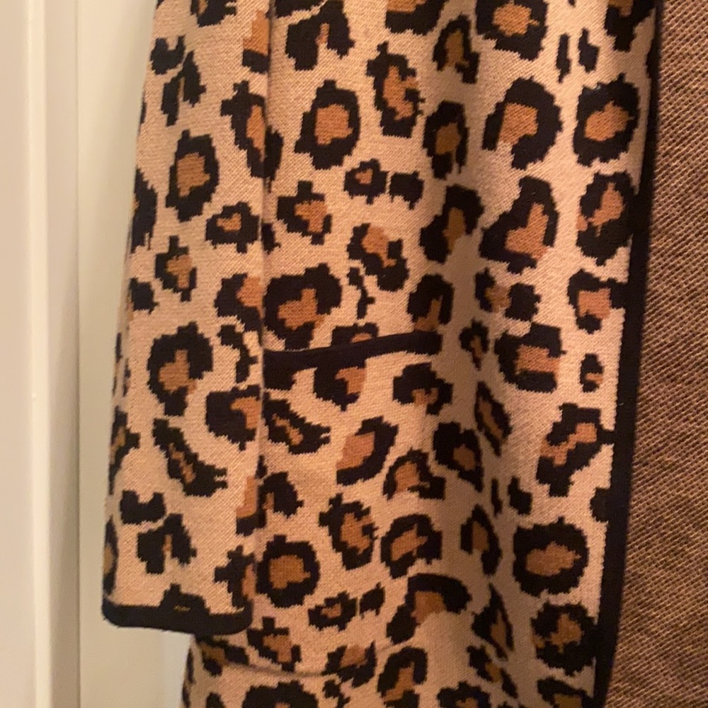 Never worn, long cardigan, leopard print, with hood and pockets - Picture 2 of 4